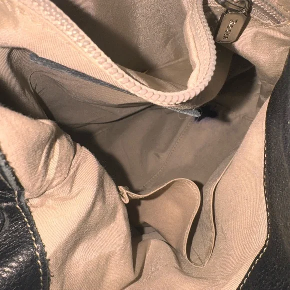 Roots Black Leather Shoulder Bag with Adjustable Strap Vintage and Hard to Find - Picture 7 of 8